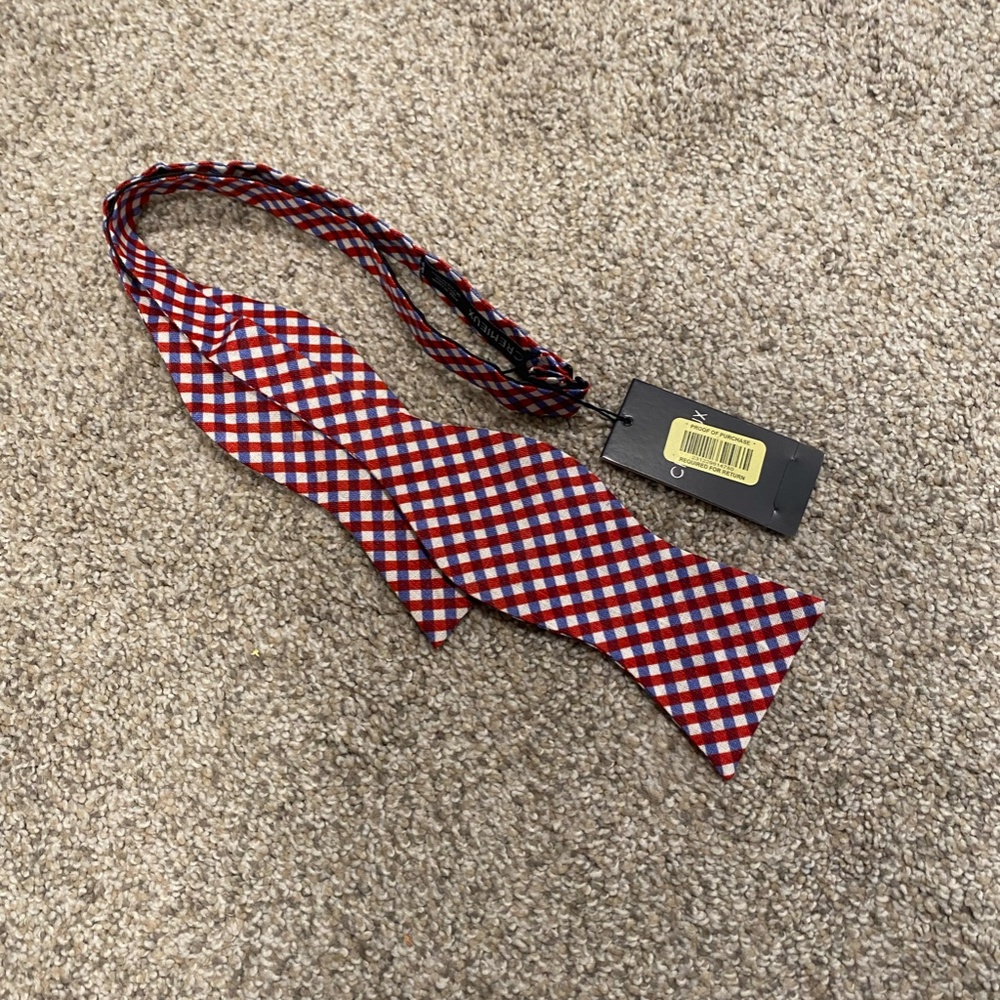 NWT bow tie